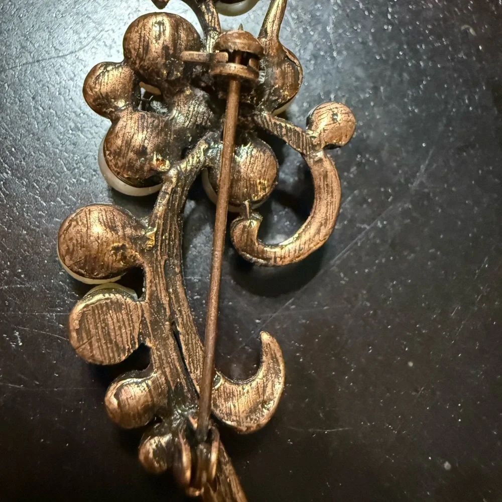 Vintage Flower  Brooch/Pin with  Pink And Clear‎ Rhinestones & Faux Pearls